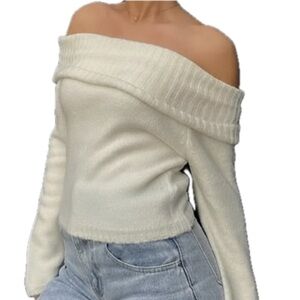 Cozy Cream Off-Shoulder Ribbed Sweater ☁️ 
- Fits XS-M
- Great Condition 🌟